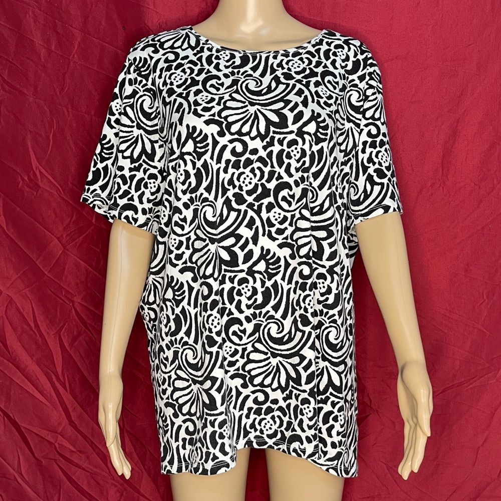 The Talbots Tee Black and White Twirling Floral Short Sleeve Top Plus 3X